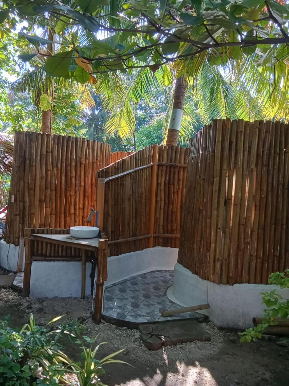 Georgia'S Neverland Hostel Logon Εξωτερικό φωτογραφία