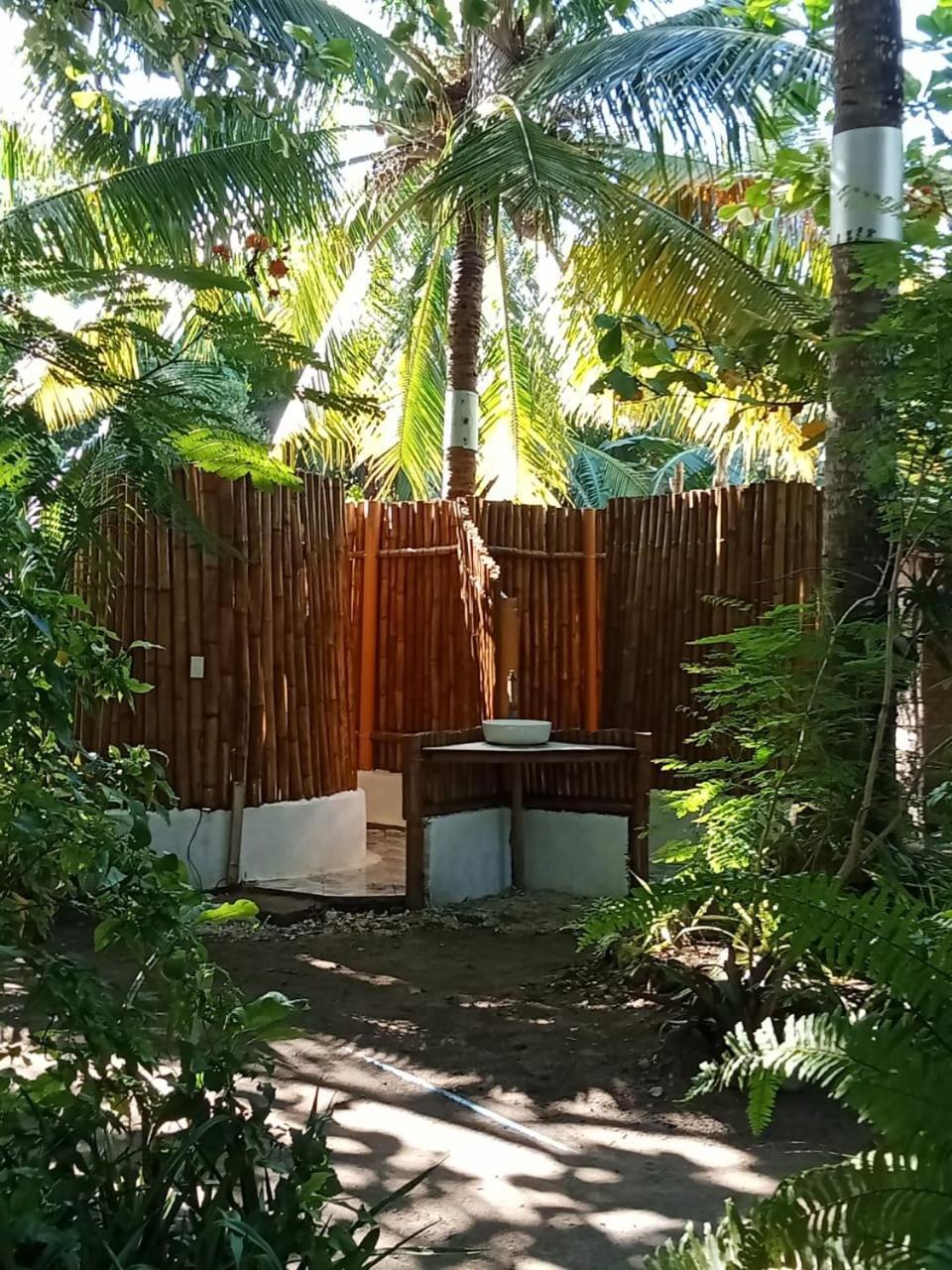 Georgia'S Neverland Hostel Logon Εξωτερικό φωτογραφία