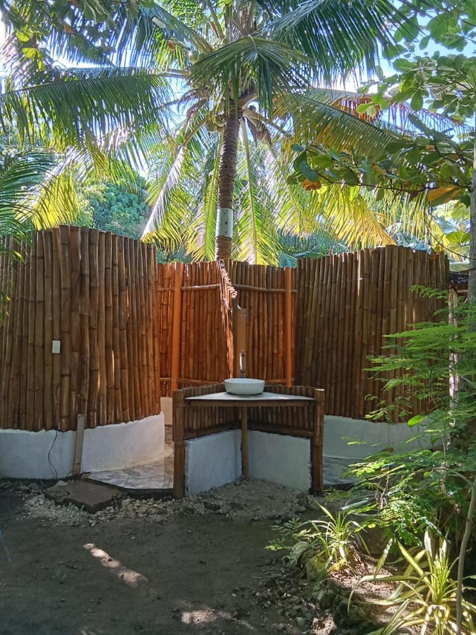 Georgia'S Neverland Hostel Logon Εξωτερικό φωτογραφία