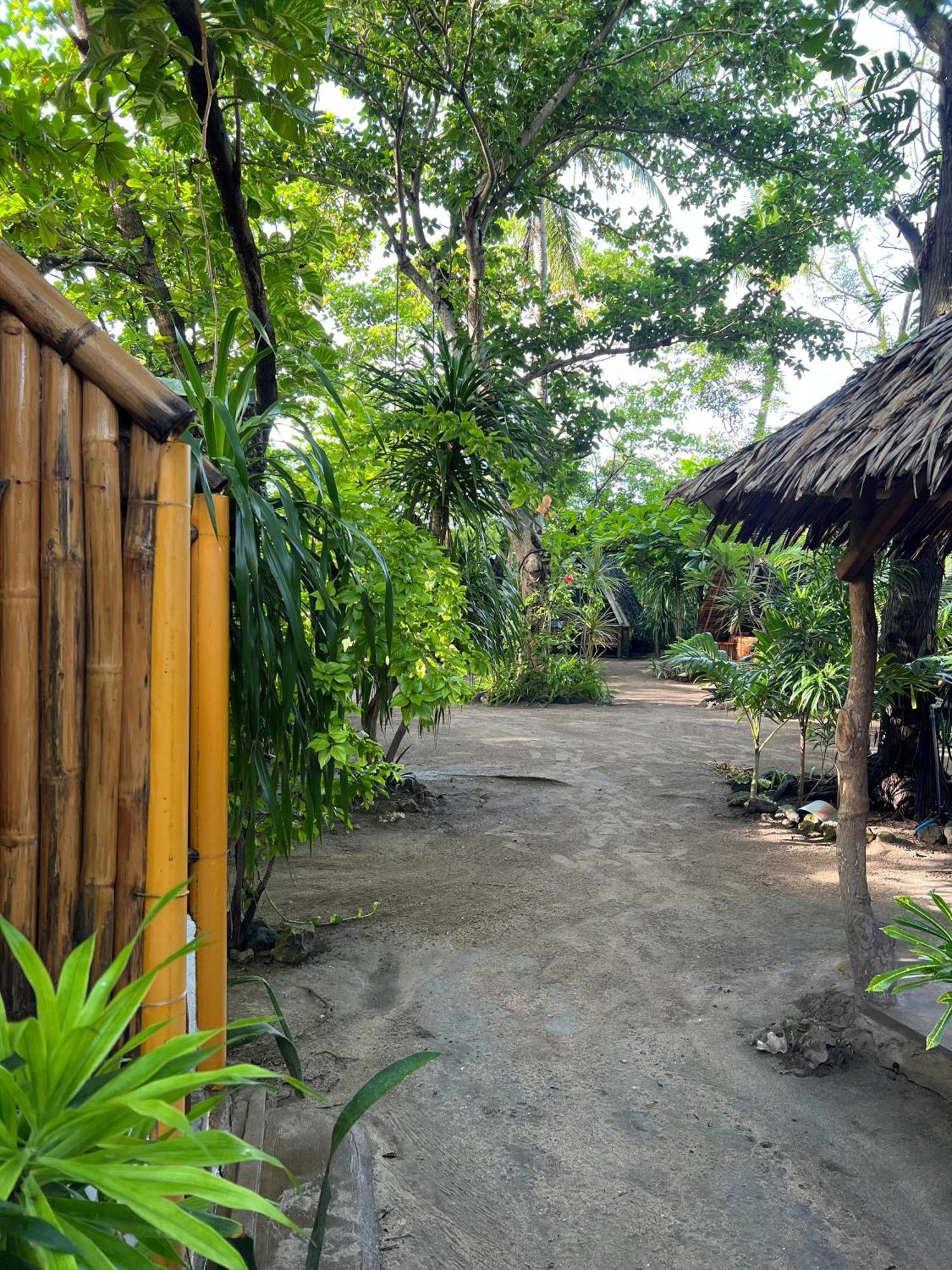 Georgia'S Neverland Hostel Logon Εξωτερικό φωτογραφία